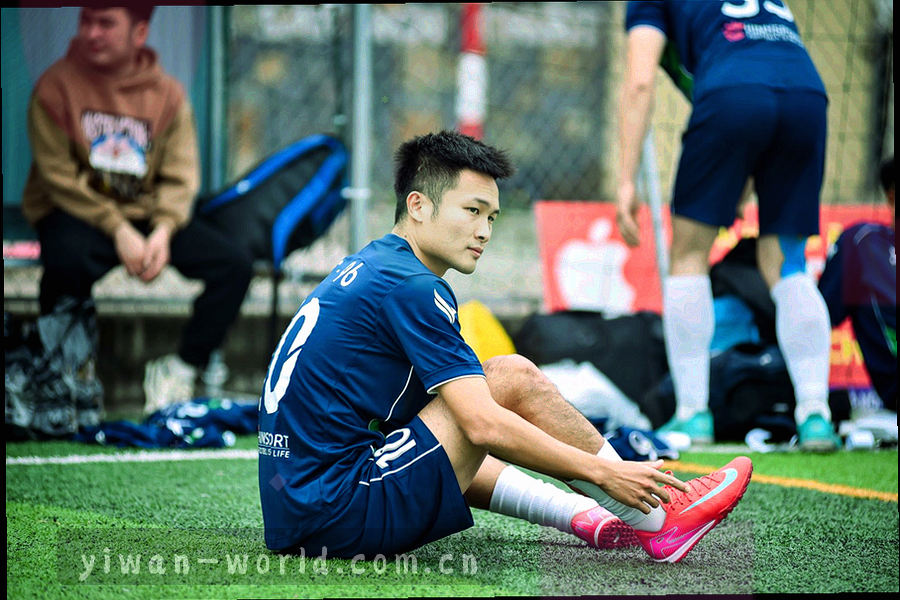 三列硬件配置要求对照图形，从左到右分别对应最低配置、推荐配置与竞技画质档位